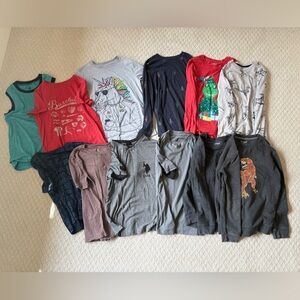 12 items Assorted Graphic tshirts and sweatshirts - M 8-10
